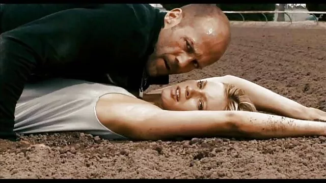 ブロンドの弱虫は両方の穴で遊んでいます。 女性 av クンニ