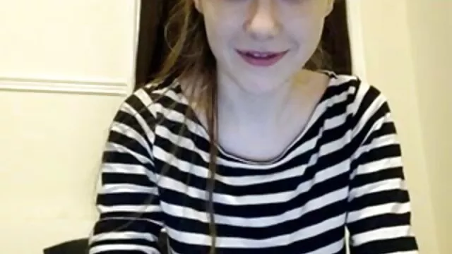 角質の十代は打撃の仕事の専門家です。 エロメン 女の子