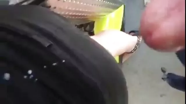 足はpedicuredフランスのつま先で足に救済を与えます。 無料 女性 向け av