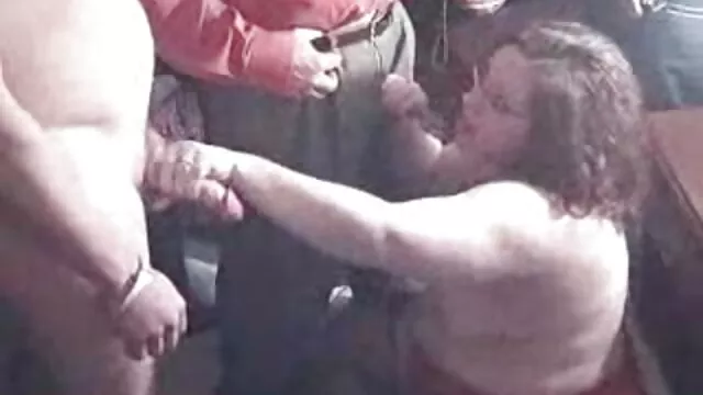 大きなおっぱい舐めて、熱い濡れた猫を運指。 エロ 動画 無料 メイド