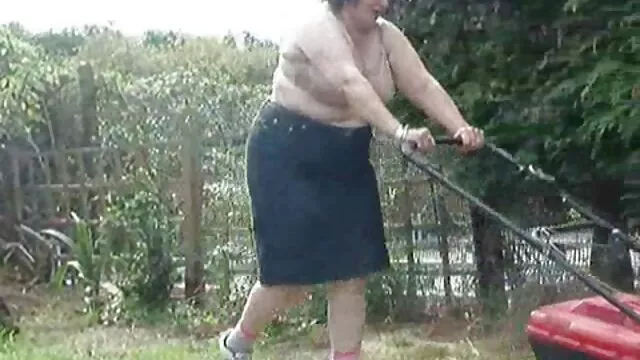 彼の友人によってくすぐられた大きな体と足フェチスタッド 女 動画 セックス