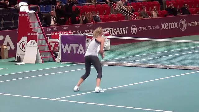 熱い雛のための裸と強いカウボーイ メイド av 無料