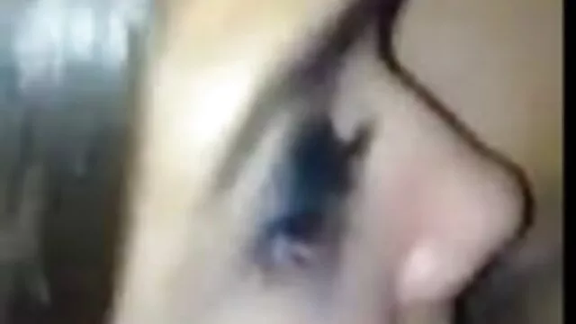 トラニーは馬鹿のように自分自身を吸ってファックする。 女性 でも 安 心して みれる av